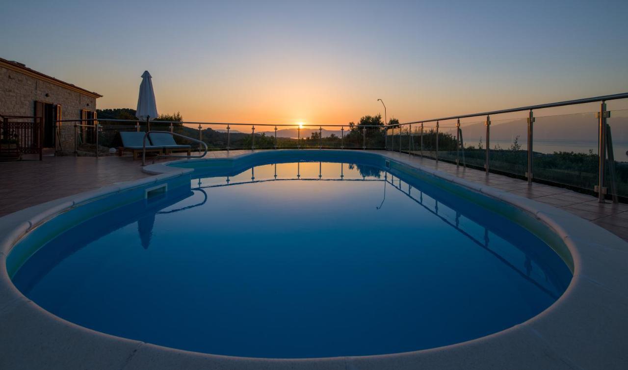 Villa Kourouni สตาโลส ภายนอก รูปภาพ